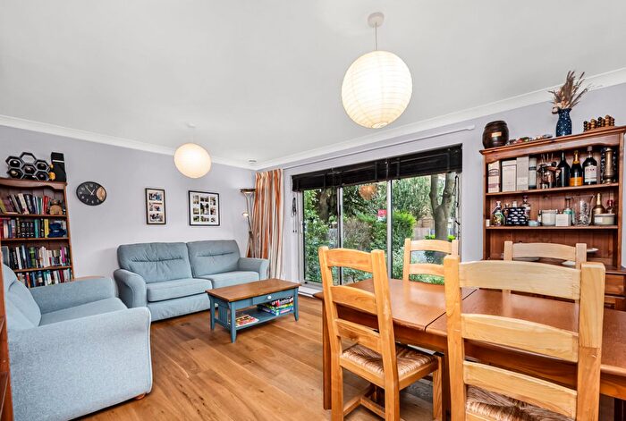 2 Bedroom Flat To Rent In Worple Road, London, SW19