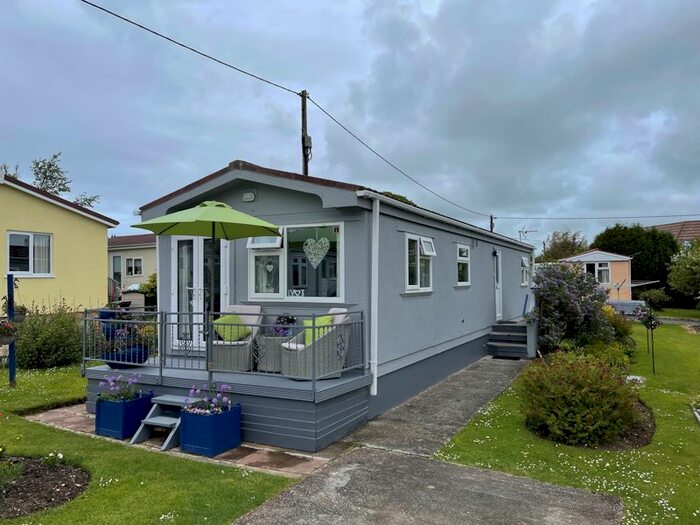 Houses for sale & to rent in TR9 6AG, West Street, St Columb Major St