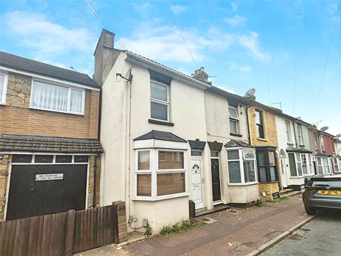 3 Bedroom End Terrace House For Sale In Thorold Road, Chatham, Kent, ME5