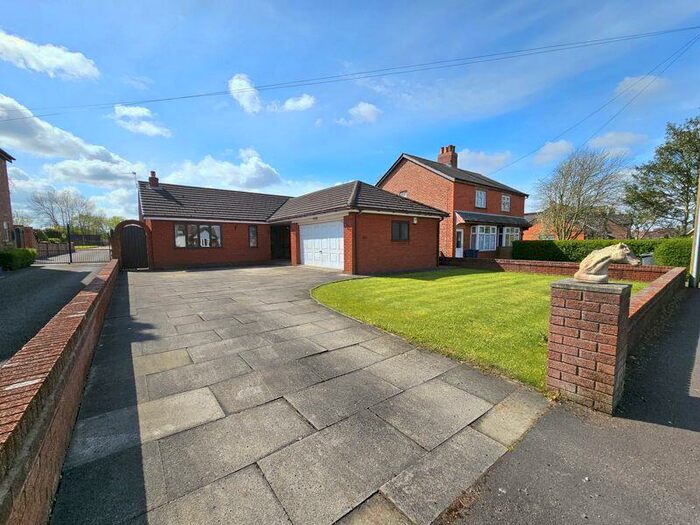 2 Bedroom Detached Bungalow For Sale In Moss Lane, Hesketh Bank, Preston, PR4