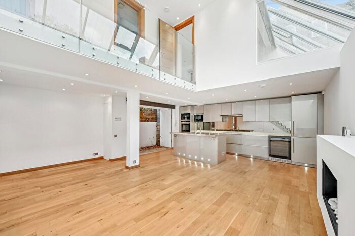 2 Bedroom House For Sale In Gunter Grove, Chelsea, London, SW10
