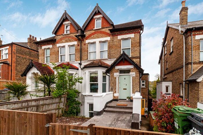 2 Bedroom Flat To Rent In Auckland Hill, West Norwood, London, SE27