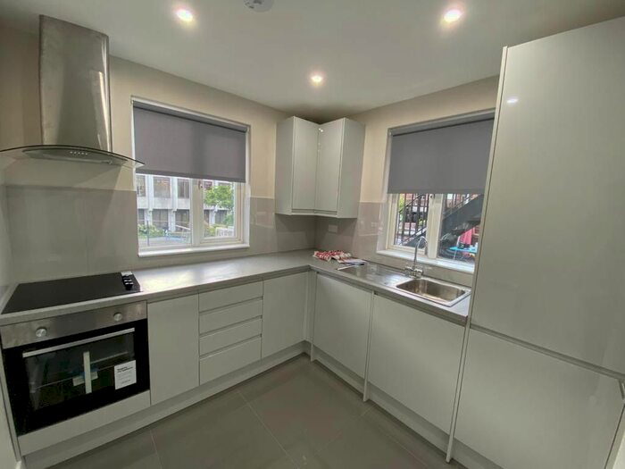 2 Bedroom Flat To Rent In High Street, Orpington, Kent, BR6