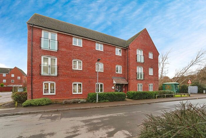 2 Bedroom Flat For Sale In Robins Corner, Evesham, Worcestershire, WR11