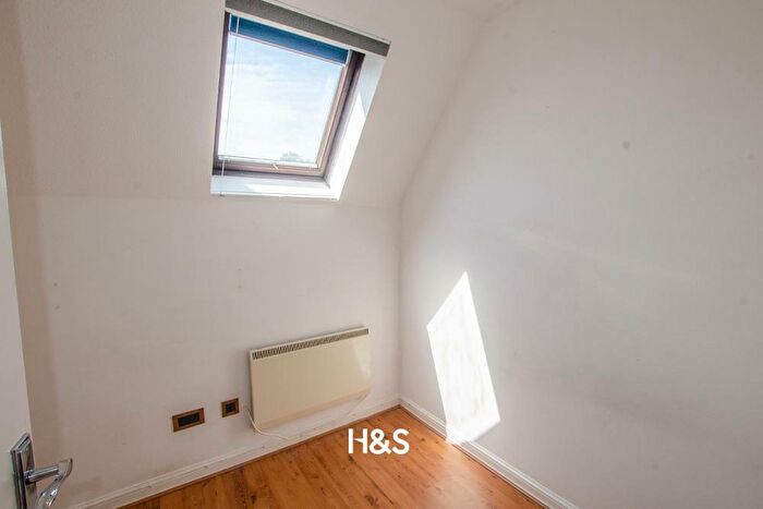 2 Bedroom Apartment For Sale In Winster Avenue, Dorridge, Solihull, B93