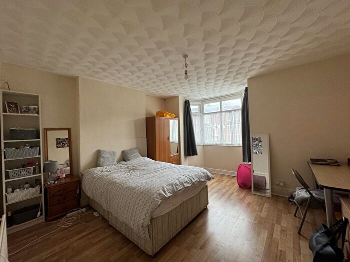 5 Bedroom Semi-Detached House To Rent In Broadlands Road, Highfield, SO17