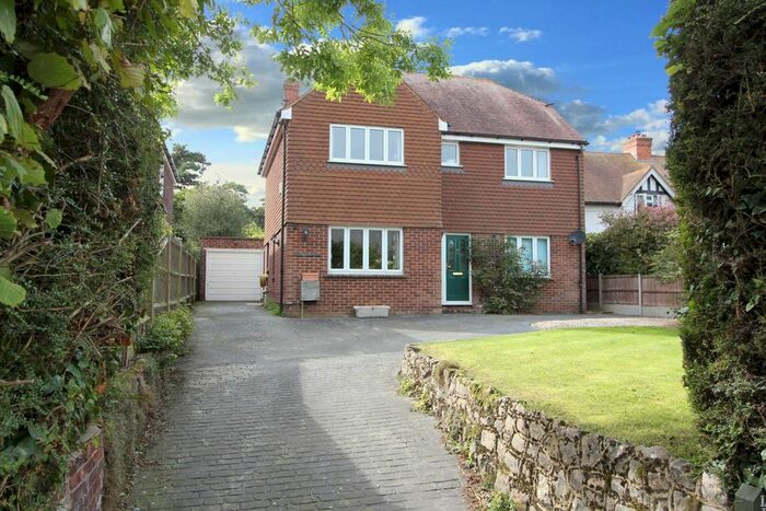 4 Bedroom Detached House For Sale In Forge Lane, Leeds, Maidstone, ME17