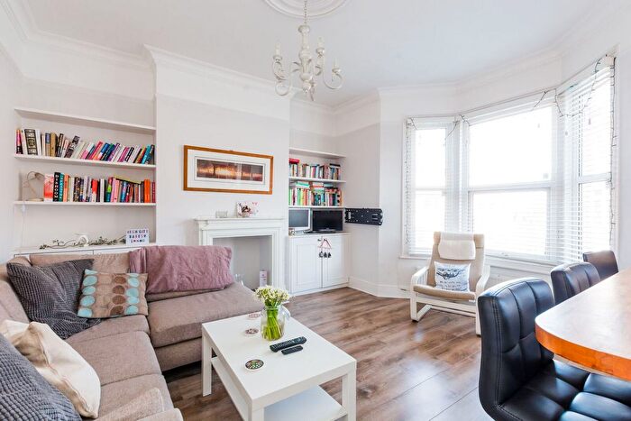 3 Bedroom Flat To Rent In Archway Road, Highgate, London, N6