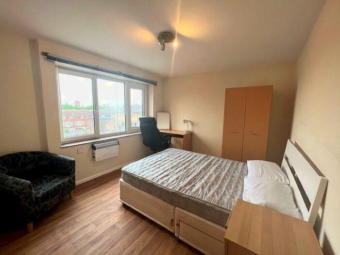 2 Bedroom Flat To Rent In Canal Walk, Portsmouth, PO1