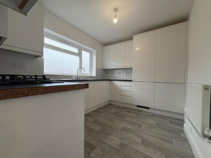 3 Bedroom Maisonette To Rent In Prospect Mews, Reading, Berkshire, RG1