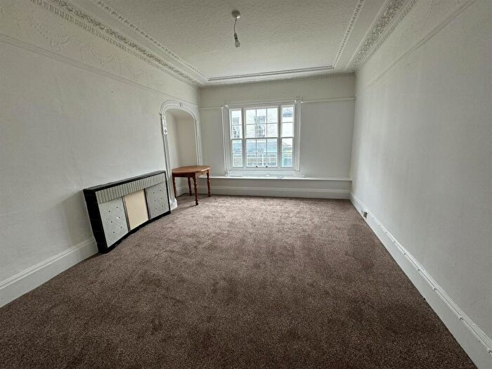 1 Bedroom House To Rent In Fore Street, Cullompton, EX15