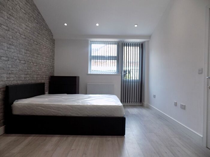 1 Bedroom Studio To Rent In Old Bedford Road, Luton, Bedfordshire, LU2