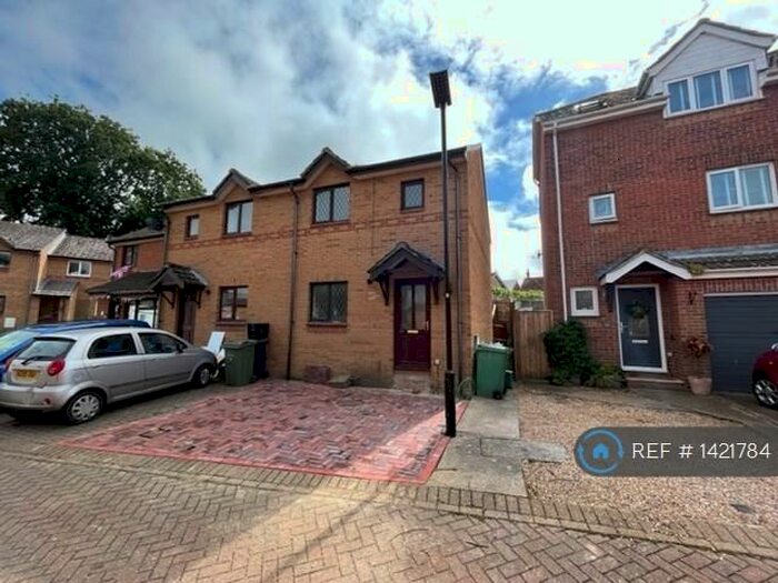 3 Bedroom Semi-Detached House To Rent In Kestrel Way, Newport, PO30