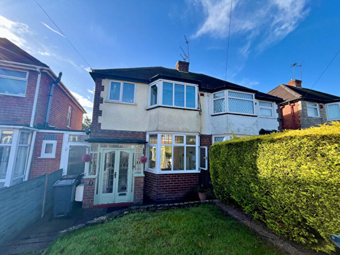 3 Bedroom Semi Detached House For Sale In Glyn Farm Road, Birmingham, B32