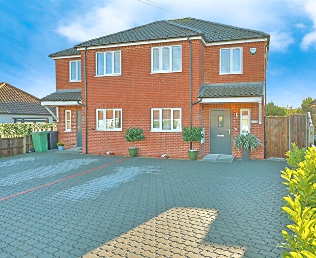 3 Bedroom Semi Detached House For Sale In Gordon Avenue, Norwich, NR7