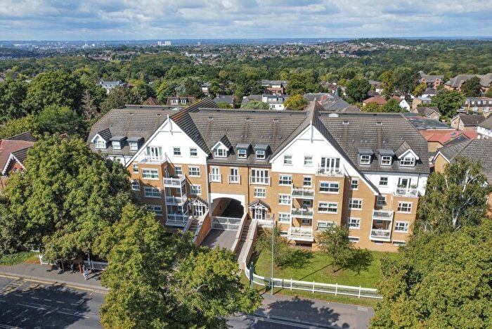 2 Bedroom Apartment For Sale In High Road, Buckhurst Hill, Essex, IG9