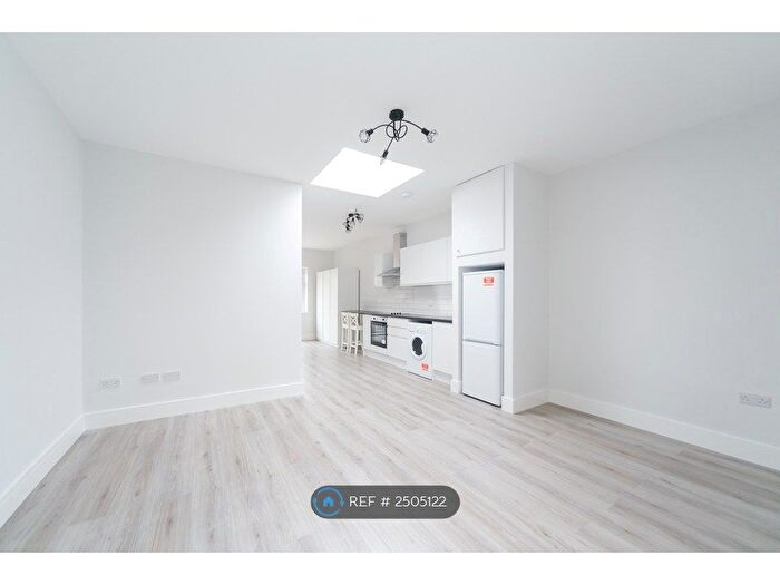 1 Bedroom Studio To Rent In Beaconsfield Close, London, N11