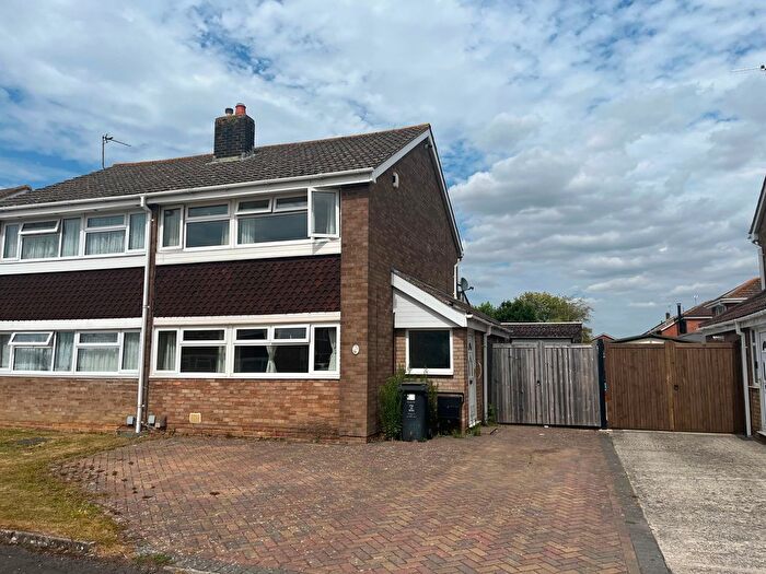3 Bedroom Semi-detached House To Rent In The Buntings, Swindon, SN3