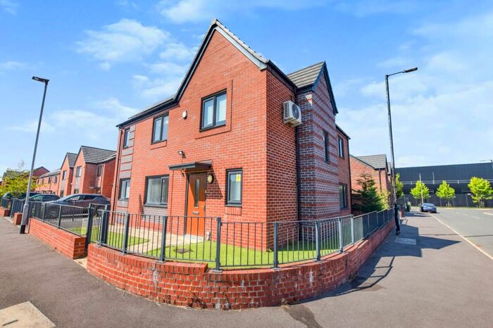 3 Bedroom Detached House To Rent In Beastow Road, Manchester, M12