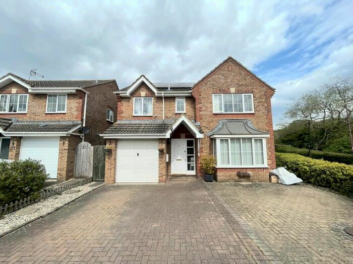 4 Bedroom Detached House To Rent In Greenwich Close, SN25