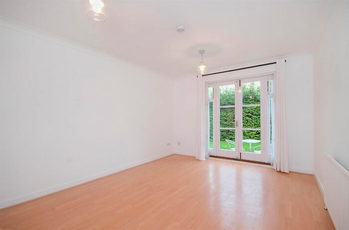 1 Bedroom Flat To Rent In Beechwood Grove, Acton, W3