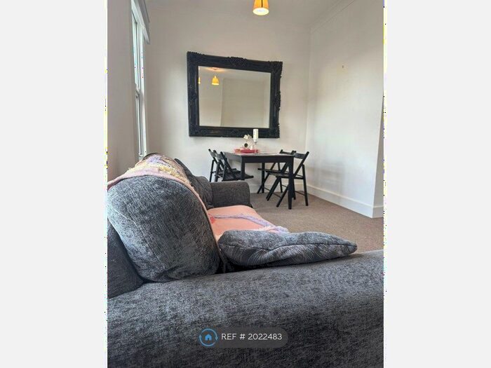 2 Bedroom Flat To Rent In Garratt Lane, London, SW17