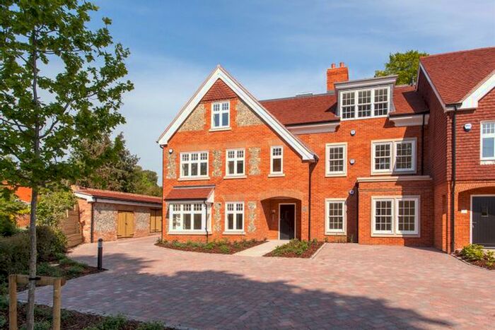 2 Bedroom Flat To Rent In Aston House, High Street, Wargrave, RG10