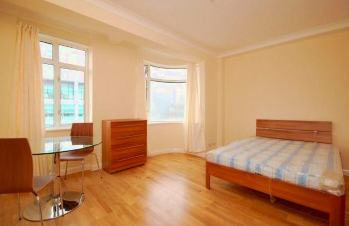 Studio To Rent In Warren Court, Euston Road, Fitzrovia, NW1