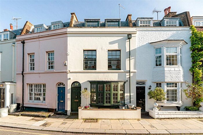 2 Bedroom Terraced House For Sale In Godfrey Street, Chelsea, SW3