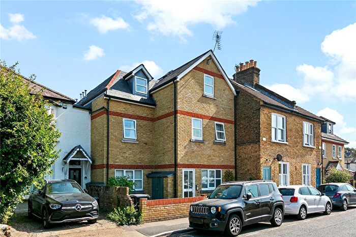 2 Bedroom Flat To Rent In Windmill Road, Hampton Hill, TW12