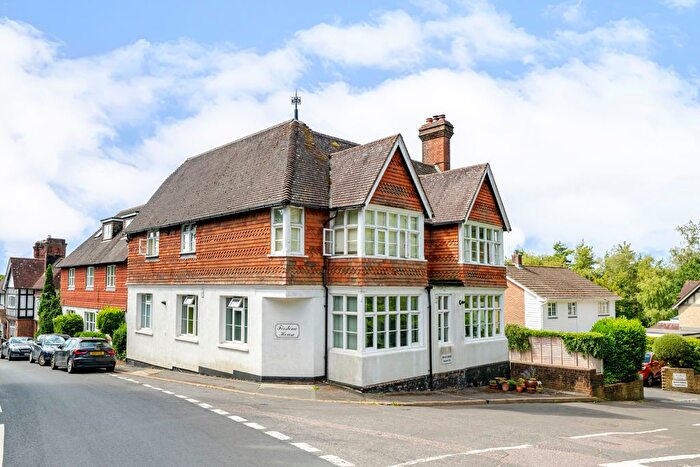 2 Bedroom Flat For Sale In Stone Cross Road, Mayfield, TN20