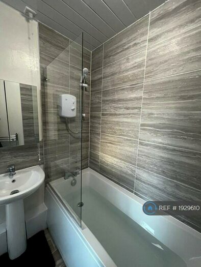 3 Bedroom Terraced House To Rent In Leybourne Drive, Nottingham, NG5