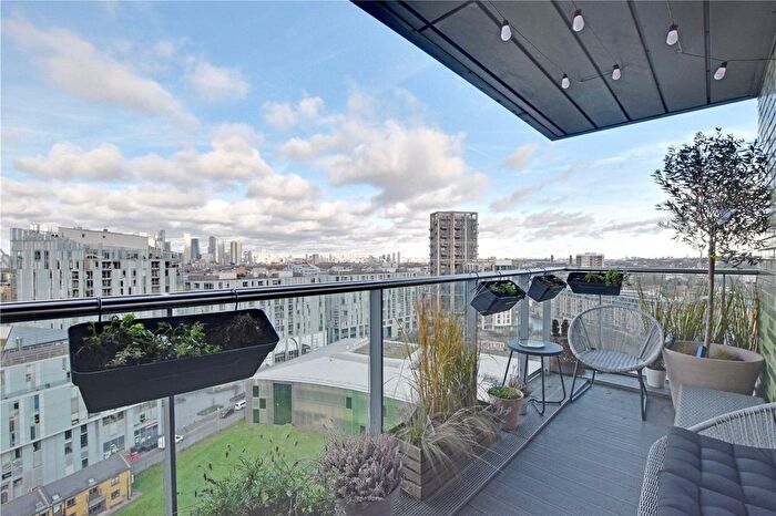 2 Bedroom Flat To Rent In Bowspirit Apartments, Creekside, Deptford, London, SE8