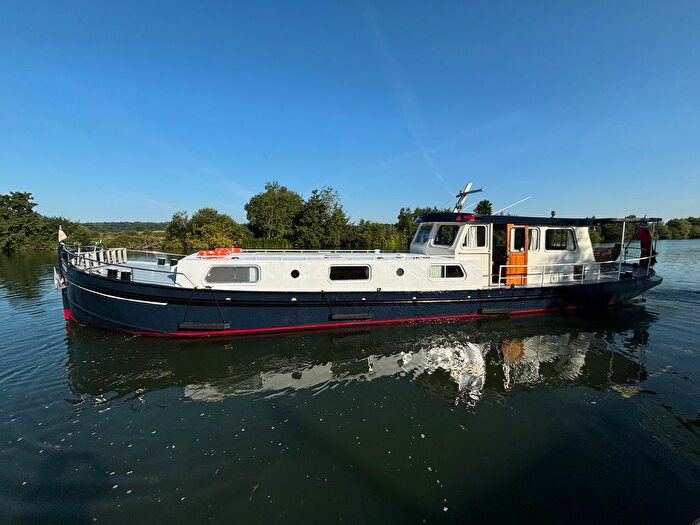 2 Bedroom Houseboat For Sale In Monkey Island Lane, Bray, SL6