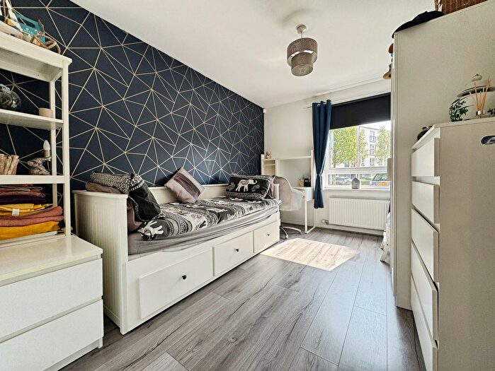 2 Bedroom Flat For Sale In Whimbrel Wynd, Renfrew, PA4