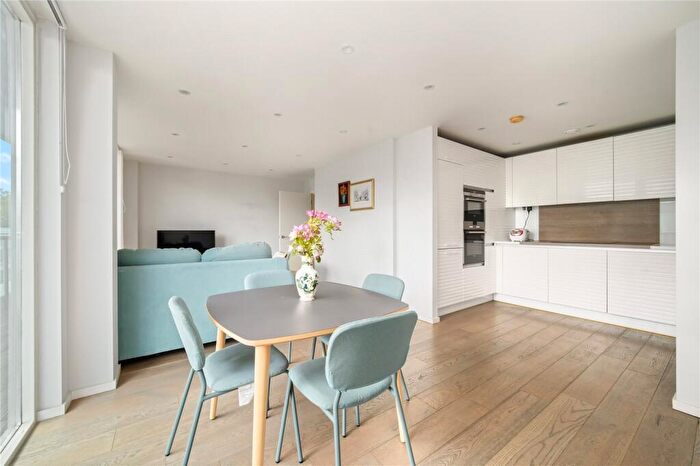 2 Bedroom House To Rent In Worcester Point, EC1V