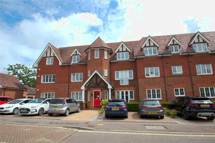 2 Bedroom Apartment To Rent In Oakfield Close, Amersham, Buckinghamshire, HP6