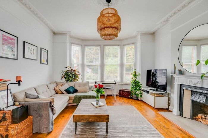 1 Bedroom Flat To Rent In Richmond Road, Kingston Upon Thames, KT2