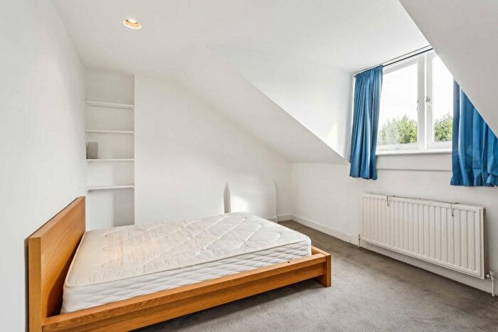 3 Bedroom Flat To Rent In Crossfield Road, London, NW3