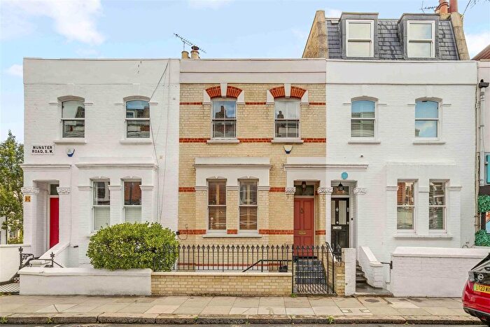 3 Bedroom Terraced House For Sale In Munster Road, London, SW6