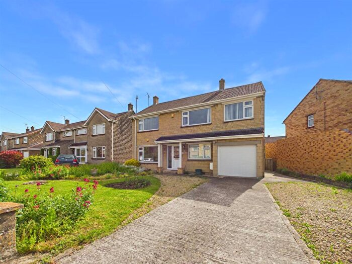 4 Bedroom Detached House For Sale In Downham Mead, Chippenham, SN15