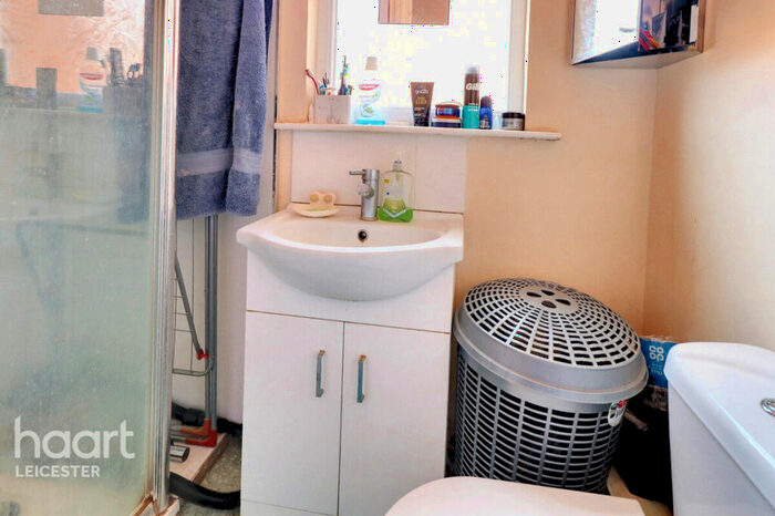 6 Bedroom End Of Terrace House For Sale In Lorne Road, Leicester, LE2