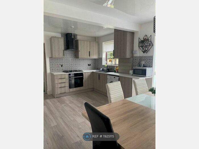 3 Bedroom Detached House To Rent In Sinclair Avenue, Banbury, OX16