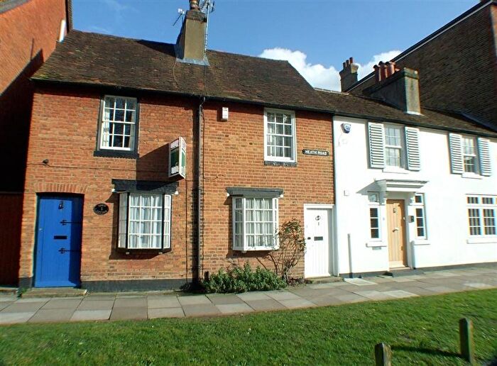 2 Bedroom House To Rent In Heath Road, Weybridge, KT13