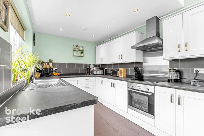 2 Bedroom Cottage For Sale In Bury Road, Edenfield, BL0