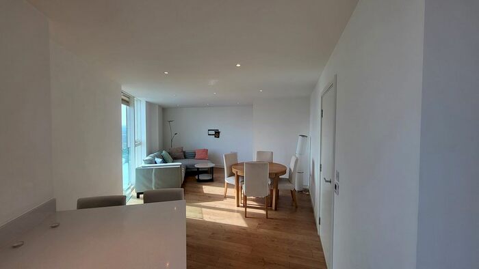 2 Bedroom Flat To Rent In Saffron Square, Wellesley Road, Croydon, CR0