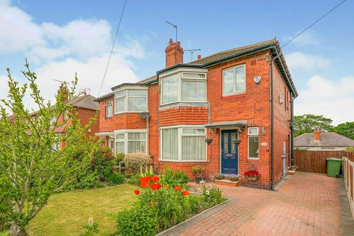 3 Bedroom Semi-Detached House To Rent In The Oval, Leeds, West Yorkshire LS14