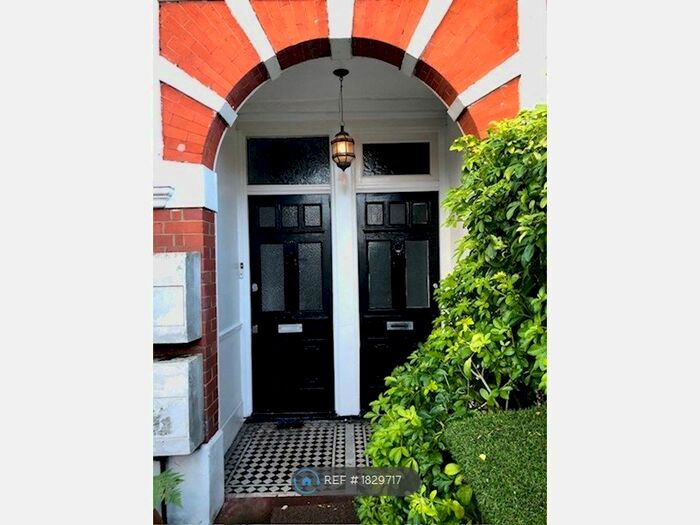 2 Bedroom Maisonette To Rent In Sternhold Avenue, London, SW2