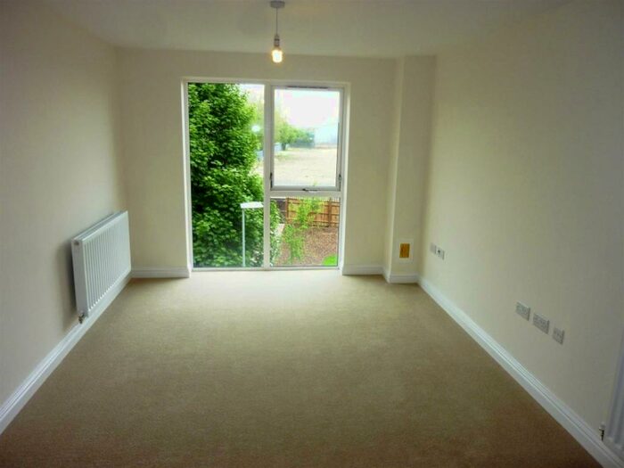 2 Bedroom Flat To Rent In Draper Close, West Thurrock, RM20