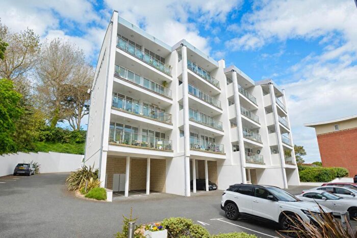2 Bedroom Flat For Sale In Sea Views * Shanklin, PO37